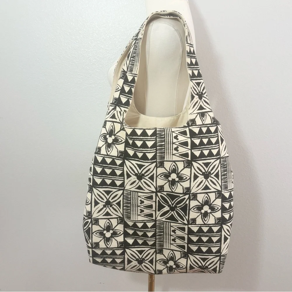 Disney Parks Polynesian Village Resort Hidden Mickey Mouse Tapa Tote